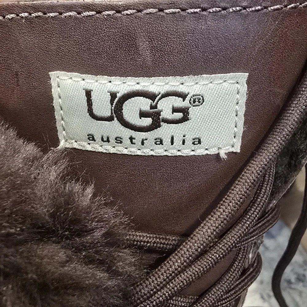UGG‎ Australia Mens 10.5 Brown Leather Shearling Winter Boots Vibram Waterproof